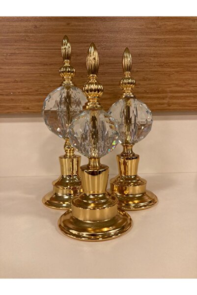 PLUS HOME DEKORASYON DEKORATİF 3'LÜ KÜRE OBJE KRİSTAL VE PİRİNÇ RENK ALTIN YÜKSEKLİKLERİ 26-24 VE 22 CM