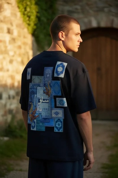 CANMODA تي شيرت مطبوع عليه نقشة سجادة من نوع تشيني إثنيك باللون الأزرق الداكن...