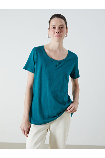 LC Waikiki Nevavm Women's T-Shirt with Oval Collar and Difference