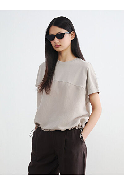 LC Waikiki RMZ GİYİM FARKIYA تي شيرت نسائي ذو ياقة روبا ملونة وفضفاضة من قماش...