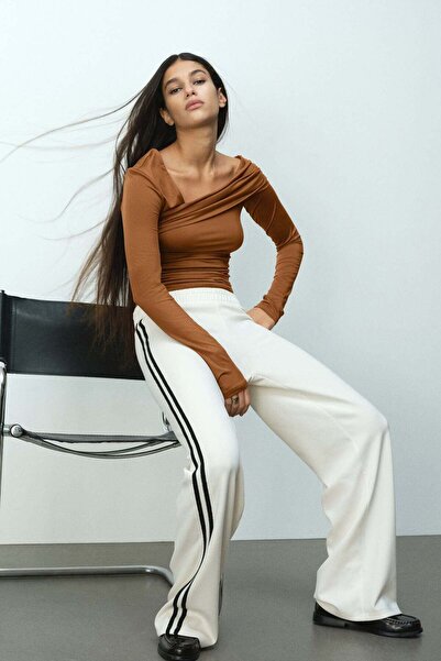 H&M بلوزة مكشكشة بكتف واحد