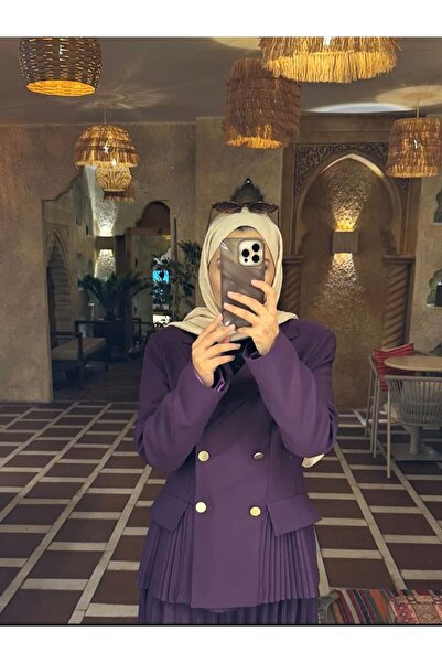 TANISA طقم تنورة مطوية بتفاصيل أزرار من ماركة فاريمار باللون الأرجواني TNS-4376