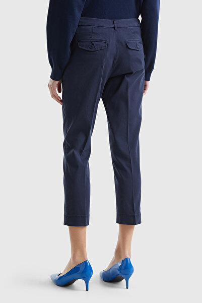 United Colors of Benetton كود موديل تشينو للنساء/الفتيات باللون الأزرق الداكن...