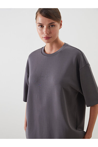 LC Waikiki Γυναικείο T-shirt με στρογγυλή λαιμόκοψη, κεντημένο, oversized