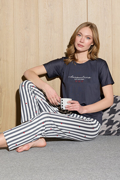 Fulla Moda طقم بيجامة مخطط بتصميم قلب وياقة دائرية