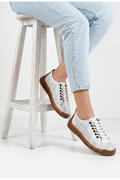 Dasha Pantofi dama albi cu maro din piele naturala cu model perforat