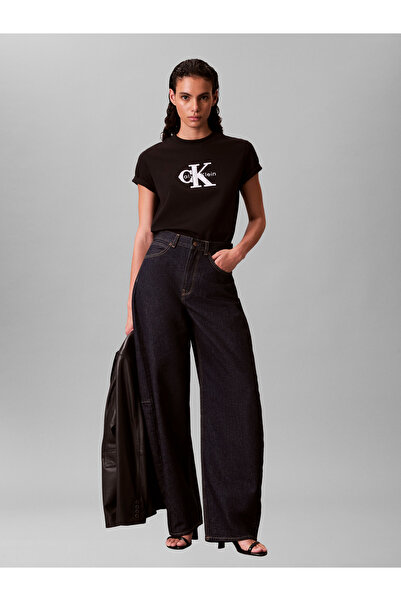 Calvin Klein تي شيرت نسائي بأكمام قصيرة