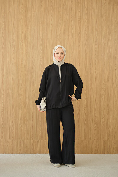 LOCCO Γυναικεία φόρμα με λεπτομέρεια ραφής στα πλαϊνά και φερμουάρ, μαύρη