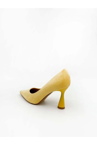 Corina POINTED TOE PUMP IN YELLOW