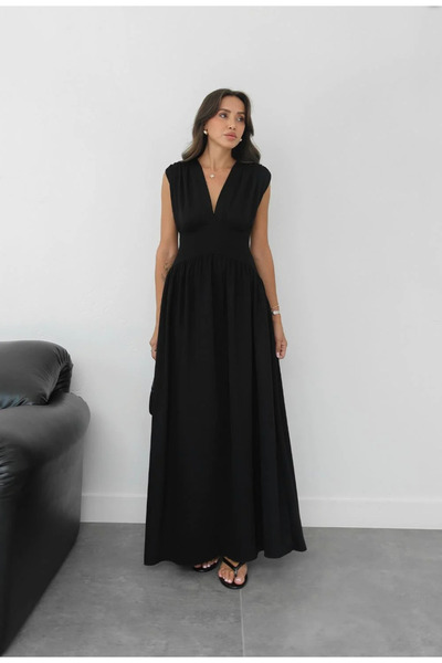 Noi Belis Πλεκτό φόρεμα με βαθύ V λαιμόκοψη και λεπτομέρεια στη μέση, μάξι μή...