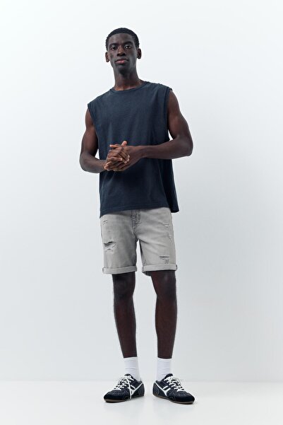 Pull & Bear Distressed denim bermuda
