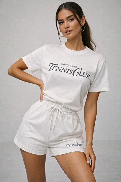 Rich طقم نسائي من قطعتين: تي شيرت رياضي أبيض من القطن بأكمام قصيرة وشورت