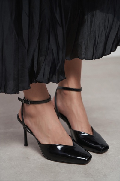 NİŞANTAŞI SHOES Kahla Black Patent Leather Ankle Strap Open Toe Detail Women'...