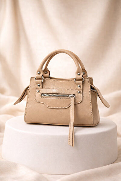 Miernebag Geantă de damă River cu detalii tip pandantiv, culoare nurcă