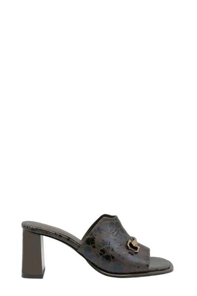 Moulin Shoes شبشب نسائي بحزام واحد ومشبك على شكل تمساح بني اللون وكعب سميك