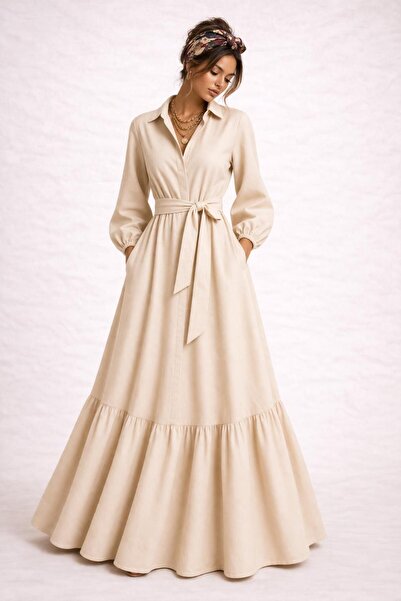 ALYEL NAKER فستان قميصي طويل من قماش البوبلين باللون البيج الفاتح مع أكمام با...