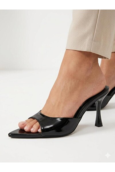 softoria shoes Γυναικεία μαύρα λουστρίνια παπούτσια με μυτερή μύτη και τακούν...