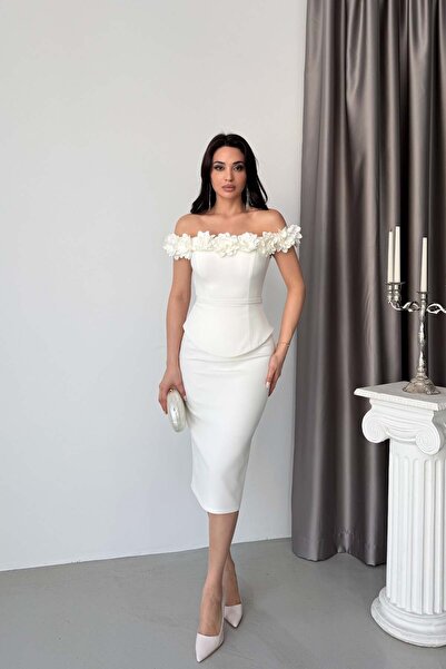 Serica Moda Λευκό φόρεμα με λαιμόκοψη βάρκα, λεπτομέρεια λουλουδιών, για υπόσ...