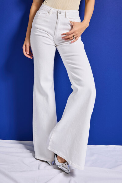 it's basic Women's Off-White 7S6-101 Mry Flare Fit Comfort Fabric Denim Jeans