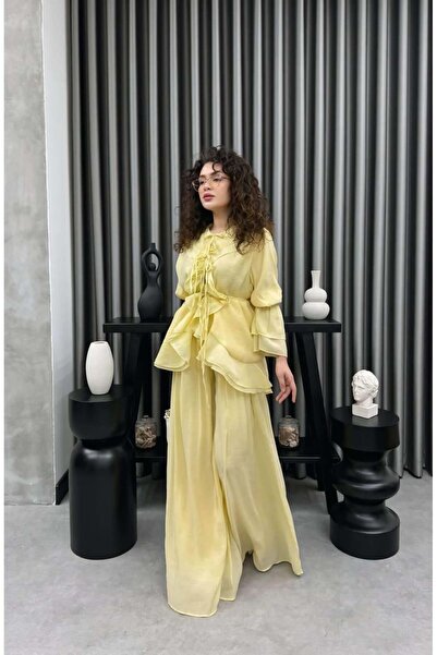 Cardella طقم كاجوال بتفاصيل من قماش الفوال - مبطن، مع حزام خصر، مجموعة أنيقة ...