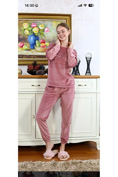 NİVENE SET DE PIJAMALE DIN CATIFEA TRADIȚIONAL CU TRANDAFIRI USCĂȚI