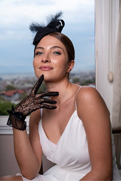 Sed da Exclusive قفازات فاخرة من الدانتيل الفرنسي باللون الأسود مع تفاصيل مكشكشة