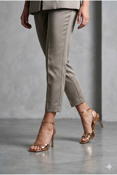 ÜNAL ÖZER ΓΥΝΑΙΚΕΙΑ ΠΑΠΟΥΤΣΙΑ ΚΛΑΣΙΚΑ ΜΕ ΤΑΚΟΥΝΙ, ΧΑΛΚΙΝΗ ΓΩΝΙΑΚΗ ΜΥΜΗ, ΑΝΟΙΧ...