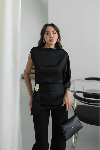 Havoş Black Brooch Detailed Satin Blouse