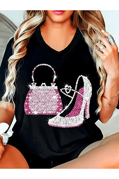 one button تي شيرت أنيق كبير الحجم مطبوع عليه حقيبة وأحذية لامعة