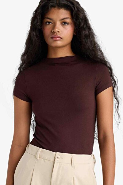 LC Waikiki Μπλουζάκι με κοντό μανίκι και μισό ζιβάγκο, σε στενή γραμμή