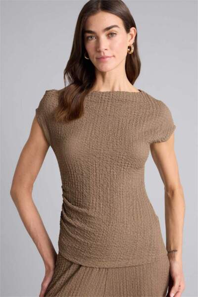 LC Waikiki Μπλουζάκι με κοντό μανίκι και έναν ώμο σε στενή εφαρμογή