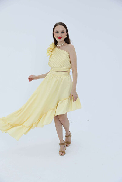 2TRENDY Yellow One-Shoulder Dress with Pleated Design and Soft Ruffle Accents.