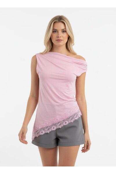 Noi Belis Ασύμμετρη φούστα με λαιμόκοψη καγιάκ και δαντέλα, πλεκτό μπλουζάκι ...