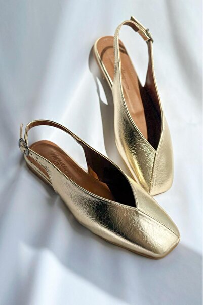 BeBeQ Store Γυναικεία παπούτσια Modegas Gold με λεπτομέρεια ανοιχτής πόρπης σ...