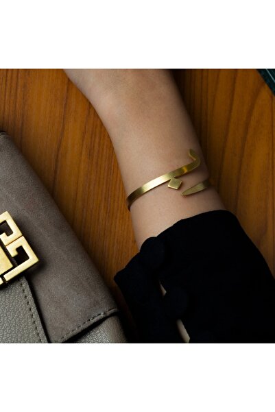 HUROOFY Gold Color Letter B (B) Bracelet