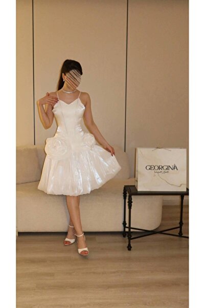 revan Boutique Narzat's Dress Highlights Femininity