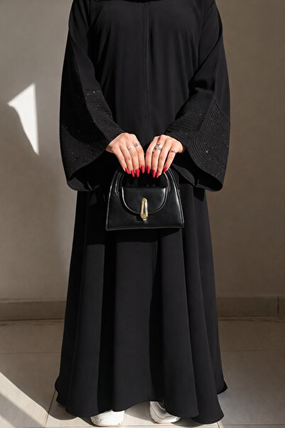 Lamsa عباية رفا قماش لمار واقف – عباية سوداء بقصة نصف كلوش بأكمام لامعة بطقطق...