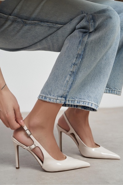 NİŞANTAŞI SHOES حذاء لادونيا نسائي بكعب عالٍ من الجلد اللامع باللون البيج مع ...