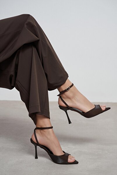 NİŞANTAŞI SHOES Tania Brown Satin Γυναικεία Παπούτσια με Λεπτό Τακούνι και Λε...