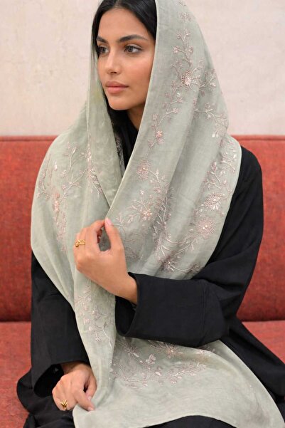 Veil Designer طرحه بوال اخضر تفاحي طبقتين بتطريز في وسط الطرحه قماش بوال يابا...