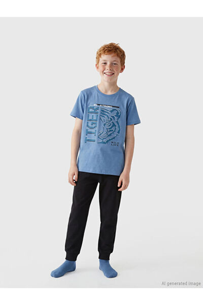 LC Waikiki RMZ GİYİM FARKIYA طقم بيجامة للأولاد مطبوع بياقة روبا