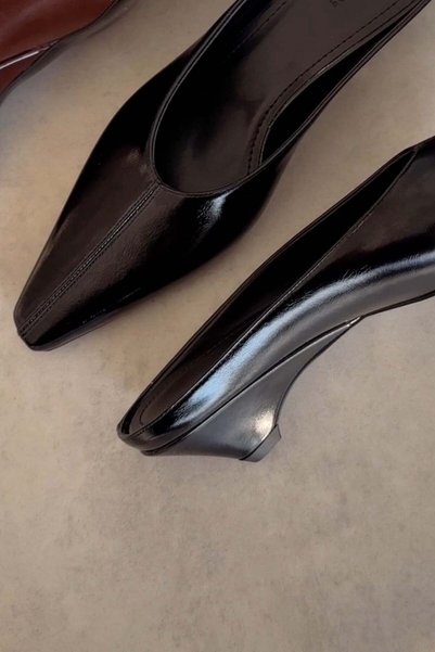 nope21shoess شبشب بكعب منخفض باللون الأسود