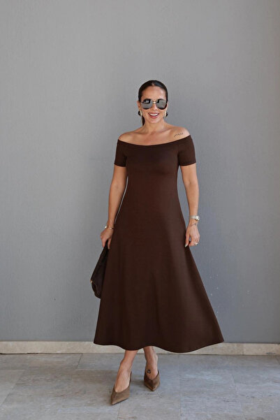 Purple by Banu Kahverengi Kayık Yaka Maxi Elbise