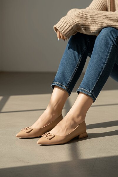 DURUNUN BUTİĞİ Παπούτσια Ala Nude (με τακούνι 3 εκ.) με αγκράφα σε σχήμα V κα...