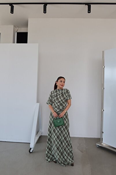 Özge Özgenç Asymmetrical Cut Plaid Blouse Skirt Set