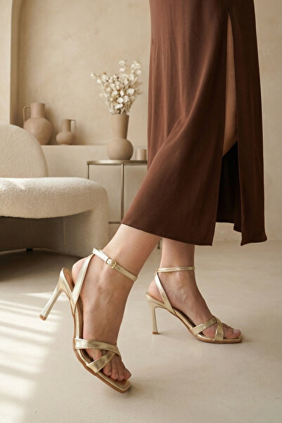 TOPUK Γυναικεία ψηλοτάκουνα παπούτσια Mindy με χρυσό λουράκι σταυροειδούς διά...