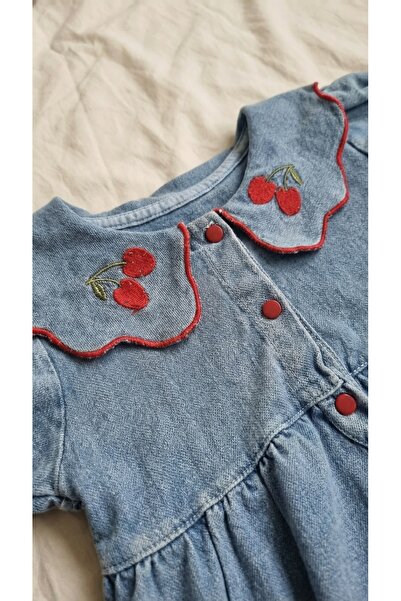 Sabi Kız Bebek Kiraz İşlemeli Denim Elbise Kırmızı Detaylı Peter Pan Yaka