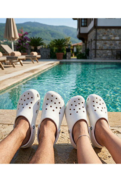 Crocs صنادل كلاسيكية للجنسين ملونة