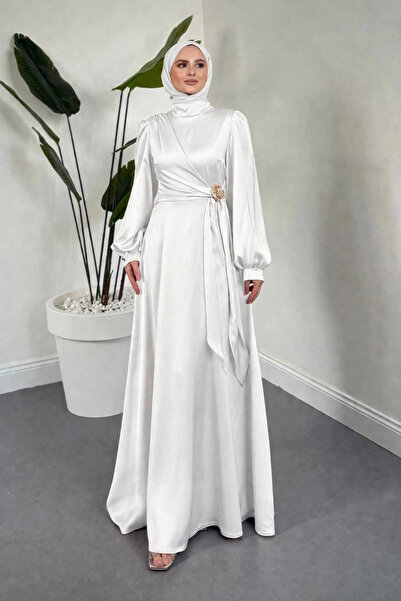 Tesettür Diyarı Crayla Σατέν Βραδινό Φόρεμα Τεσεττούρ με Πλαϊνή Πόρπη - Λευκό