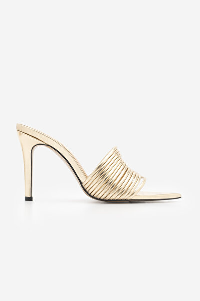 Marjin Kadın Sivri Burun Bantlı İnce Topuklu Terlik Evoris Altın